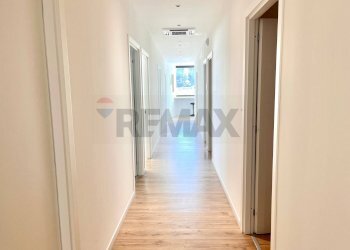 Hall / corridoio - Locale Commerciale Via delle Querce
17, Bastia Umbra - foto 2