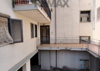 Edificio all\'aperto - Bilocale Via Simone Neri
 
11, Mascali - foto 4