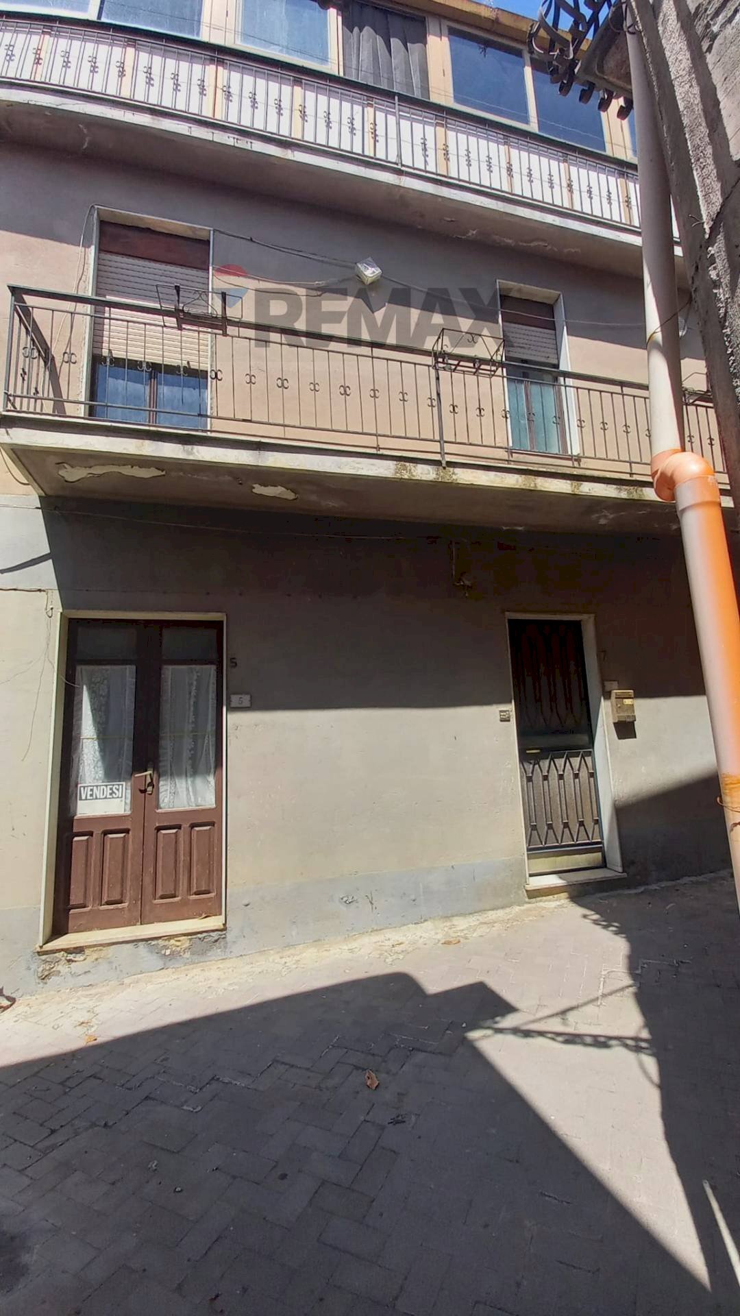 Edificio all\'aperto - Independent house via san salvatore
 
10, Roccella Valdemone - photo 1