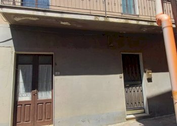 Edificio all\'aperto - Independent house via san salvatore
 
10, Roccella Valdemone - photo 1