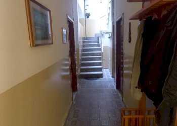 Hall / corridoio - Independent house via san salvatore
 
10, Roccella Valdemone - photo 9