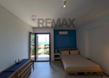 Camera / camera da letto - Quadrilocale Via Lungomare
 
86, Sant'Alessio Siculo - foto 2