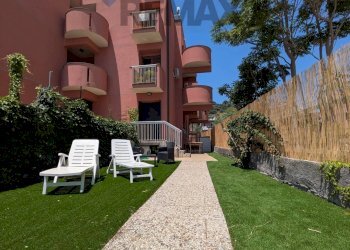 Edificio all\'aperto - Quadrilocale Via Lungomare
 
86, Sant'Alessio Siculo - foto 16
