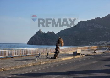 Vista dell\'acqua - Quadrilocale Via Lungomare
 
86, Sant'Alessio Siculo - foto 43