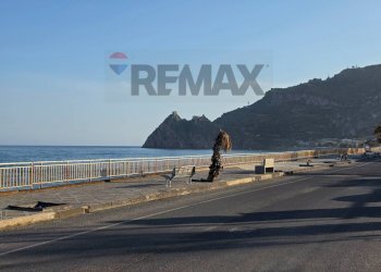 Vista dell\'acqua - Quadrilocale Via Lungomare
 
86, Sant'Alessio Siculo - foto 44