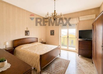 Camera / camera da letto - Appartamento via circumvallazione
 
8, Riposto - foto 9