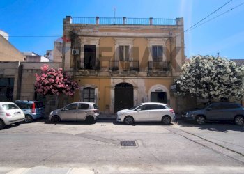 Edificio all\'aperto - Quadrilocale VIA IERONE I L'ETNEO
 
10, Siracusa - foto 1