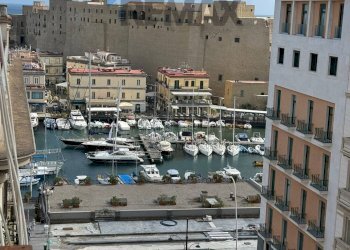 Edificio all\'aperto - Quadrilocale via santa lucia
 
143, Napoli - foto 10