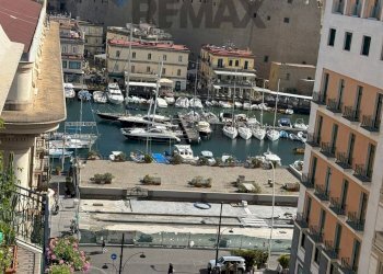 Edificio all\'aperto - Quadrilocale via santa lucia
 
143, Napoli - foto 25