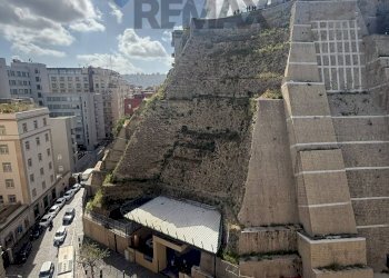 Edificio all\'aperto - Quadrilocale via santa lucia
 
143, Napoli - foto 30