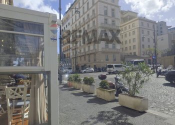 Edificio all\'aperto - Quadrilocale via santa lucia
 
143, Napoli - foto 33