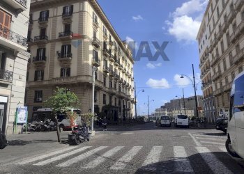 Edificio all\'aperto - Quadrilocale via santa lucia
 
143, Napoli - foto 39