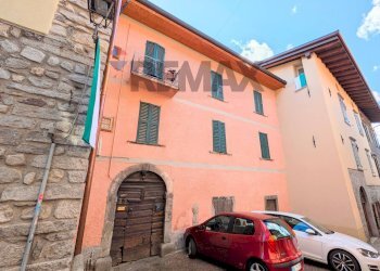 Edificio all\'aperto - Casa semi indipendente Via Contrinzio
 
40, Bienno - foto 1