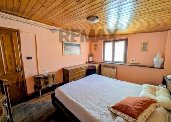 Camera / camera da letto - Casa semi indipendente Via Contrinzio
 
40, Bienno - foto 14