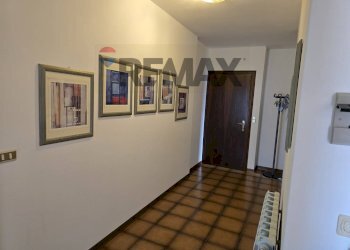 Hall / corridoio - Independent house Lamon - photo 26