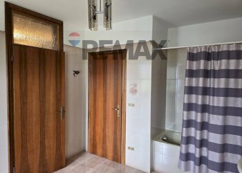 Hall / corridoio - Independent house Lamon - photo 37