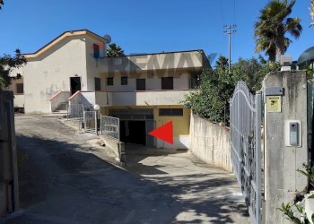 Edificio all\'aperto - Magazzino Località Defensola, Vieste - foto 1