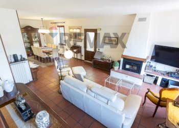 Sala da pranzo - Casa semi indipendente Via Caduti di Cefalonia e Corfù
 
8, Salsomaggiore Terme - foto 5