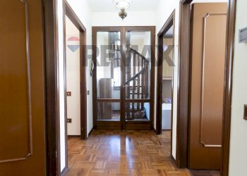 Hall / corridoio - Casa semi indipendente Via Caduti di Cefalonia e Corfù
 
8, Salsomaggiore Terme - foto 41