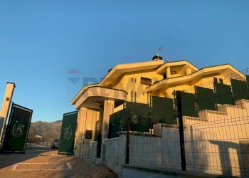 Edificio all\'aperto - Casa indipendente Cervaro - foto 1