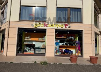 Edificio all\'aperto - Commercial Activity Via dei Pentri
 
1, Castel di Sangro - photo 5