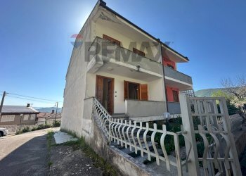 Casa all\'aperto - Casa indipendente Via Volturno
 
24, Scapoli - foto 1