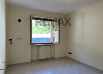 Stanza vuota - Casa indipendente Via Volturno
 
24, Scapoli - foto 32