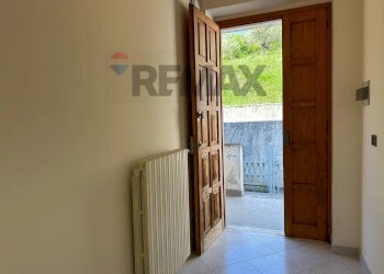 Hall / corridoio - Casa indipendente Via Volturno
 
24, Scapoli - foto 33