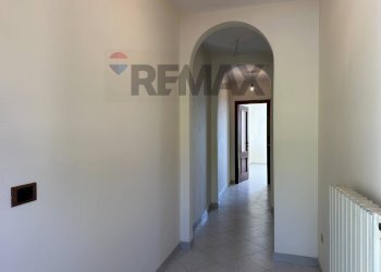 Hall / corridoio - Casa indipendente Via Volturno
 
24, Scapoli - foto 34