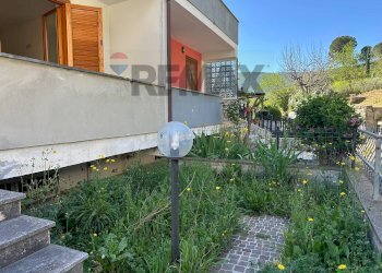 Giardino - Casa indipendente Via Volturno
 
24, Scapoli - foto 38