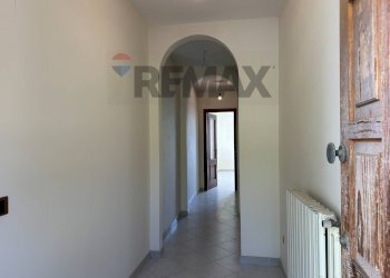 Hall / corridoio - Casa indipendente Via Volturno
 
24, Scapoli - foto 51