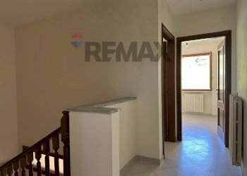 Hall / corridoio - Casa indipendente Via Volturno
 
24, Scapoli - foto 83