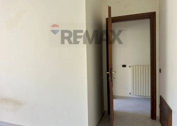 Hall / corridoio - Casa indipendente Via Volturno
 
24, Scapoli - foto 87