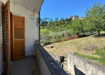Balcone - Casa indipendente Via Volturno
 
24, Scapoli - foto 95
