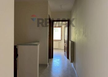 Hall / corridoio - Casa indipendente Via Volturno
 
24, Scapoli - foto 98