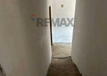 Hall / corridoio - Casa indipendente Via Volturno
 
24, Scapoli - foto 111