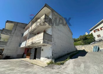 Edificio all\'aperto - Casa indipendente Via Volturno
 
24, Scapoli - foto 116