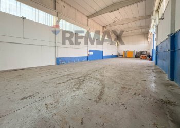 CAPANNONE INTERNO - Shed Via Silvio Pellico
11, Trezzo sull'Adda - photo 2