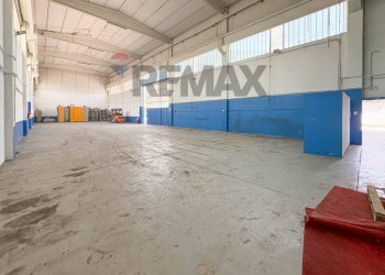 CAPANNONE INTERNO - Shed Via Silvio Pellico
11, Trezzo sull'Adda - photo 3
