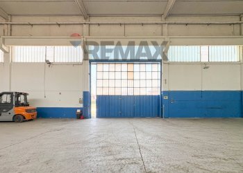 CAPANNONE INTERNO - Shed Via Silvio Pellico
11, Trezzo sull'Adda - photo 4