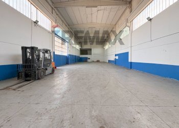 CAPANNONE INTERNO - Shed Via Silvio Pellico
11, Trezzo sull'Adda - photo 5