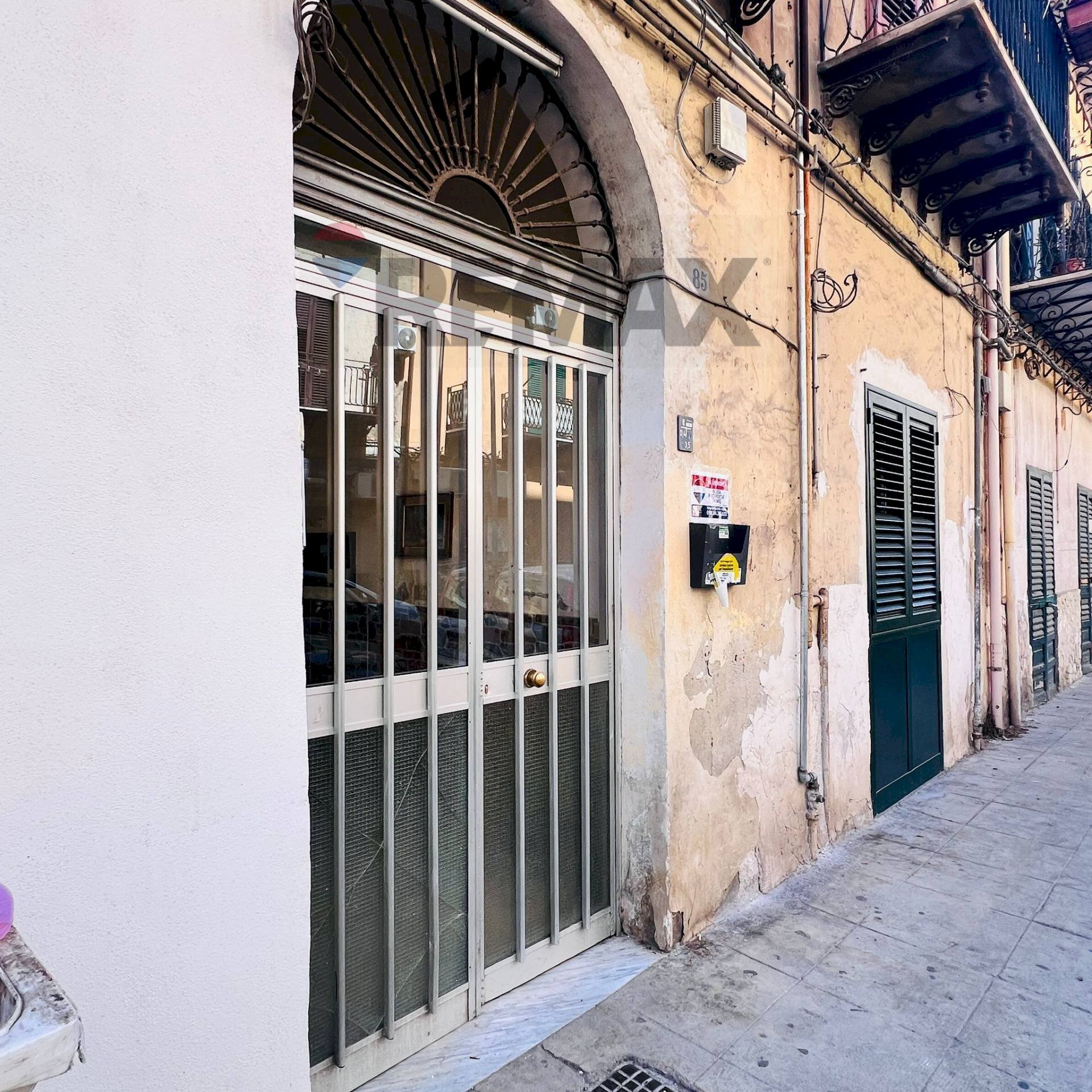 Edificio all\'aperto - Trilocale Via Vito La Mantia
 
85, Palermo - foto 1