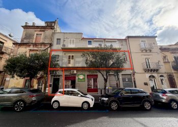 Edificio all\'aperto - Four-room apartment Via Roma
 
56, Ragusa - photo 1