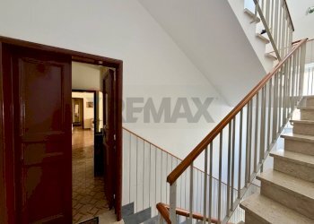 Scale - Four-room apartment Via Roma
 
56, Ragusa - photo 7