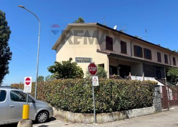 Villa - Villa a Schiera Via Falcetti
 
1, Lacchiarella - foto 1