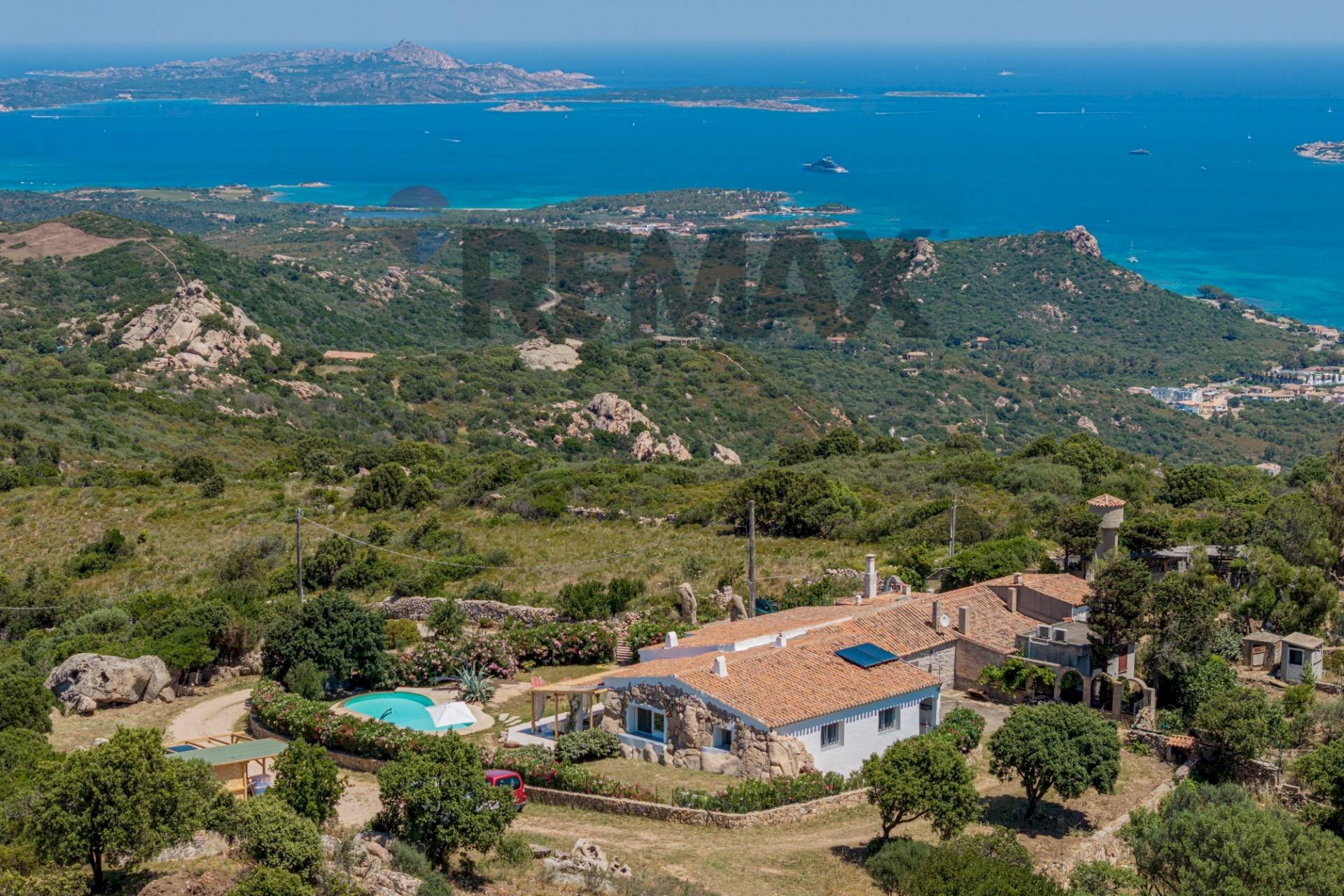 Vista delle montagne - Villa LOCALITA' SARRA DI ENTU
 
50, Arzachena - photo 1