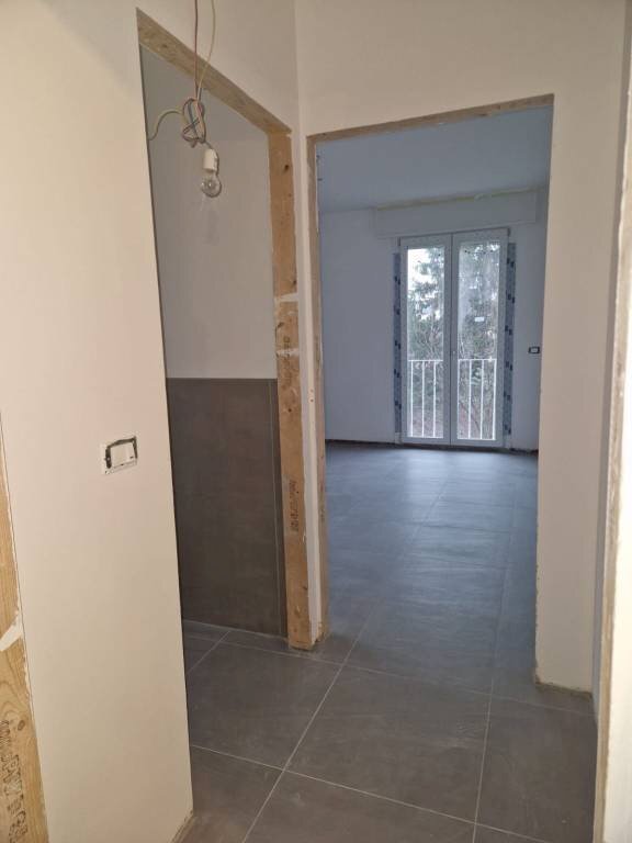 Disimpegno - Three-room apartment via dell'Uccellino, Bologna (neighborhood Savena) - photo 2