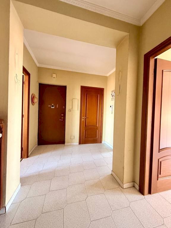 Ingresso - Appartamento via Alcide De Gasperi, 34, Carmagnola - foto 2