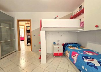 Camera da letto - Four-room apartment Alba - photo 9