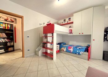 Camera da letto - Four-room apartment Alba - photo 10